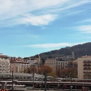 -- Le Sanctuaire, à 50 Mètres De La Gare -- Séjour chez l'habitant