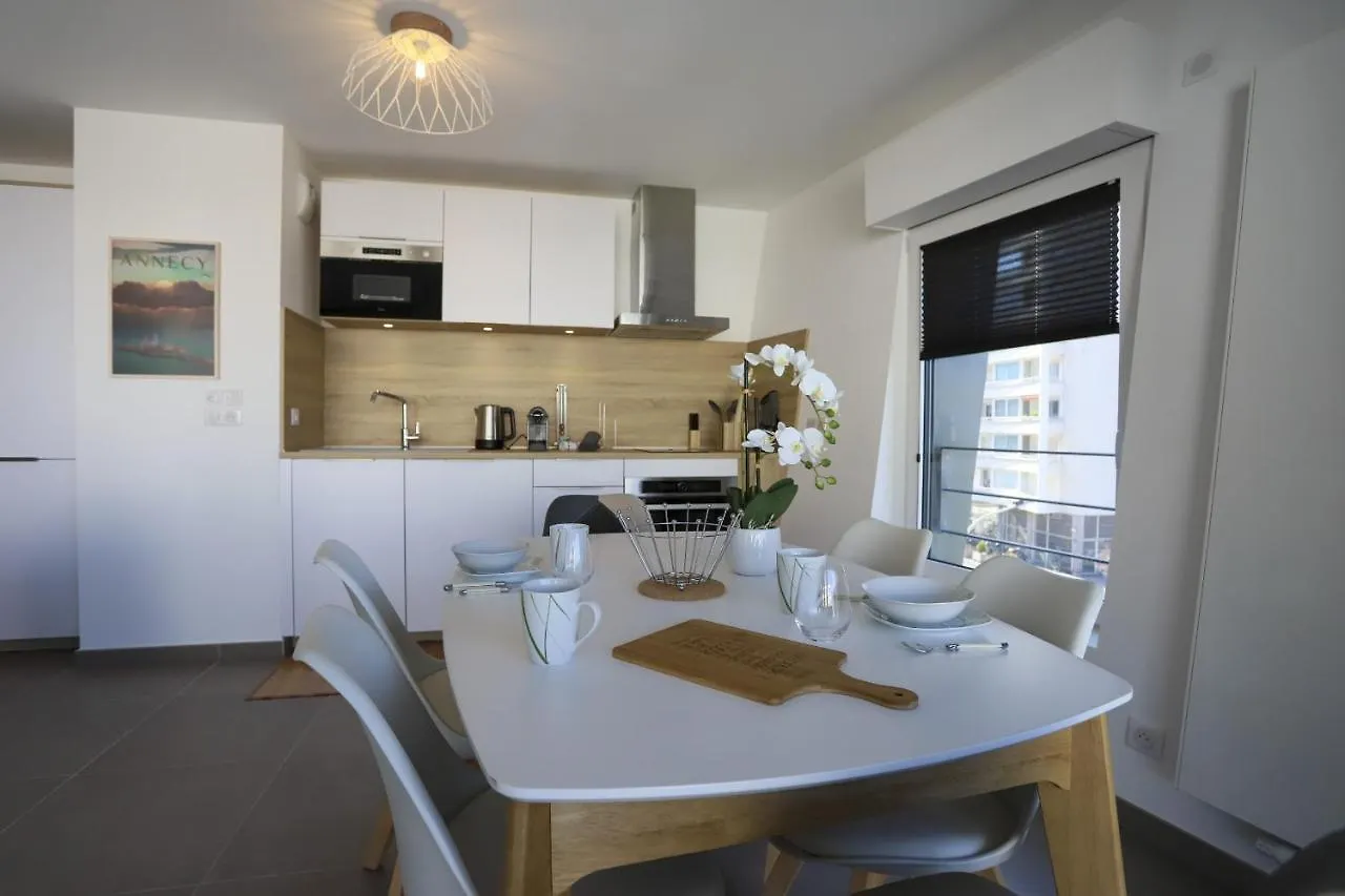 La Plume Vue Lac 3 Etoiles - Garage Prive, Secteur Recherche, Moderne & Tout Equipe, 6 Personnes Annecy Apartment