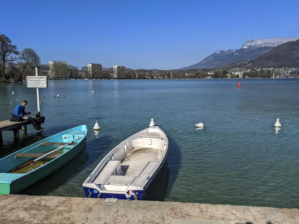 Apartment La Plume Vue Lac 3 Etoiles - Garage Prive, Secteur Recherche, Moderne & Tout Equipe, 6 Personnes Annecy France